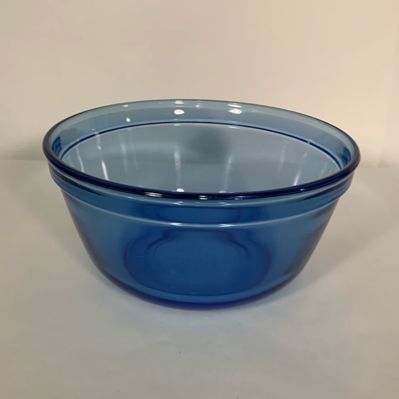 Anchor Hocking Other - Anchor Hocking Ovenware mixing bowl cobalt blue 2.5 quart 1058 USA
